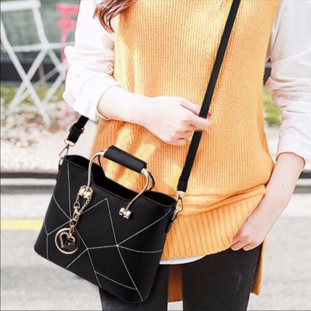 🔥🔥Host Hot Pick🔥🔥 Geometric Vegan Leather Tote - Picture 5 of 7